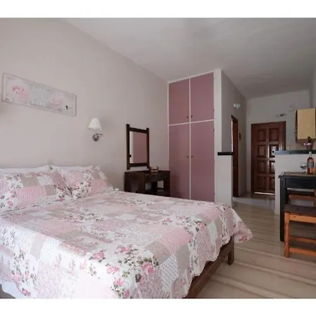Olive Garden Studio 3 Apartment *